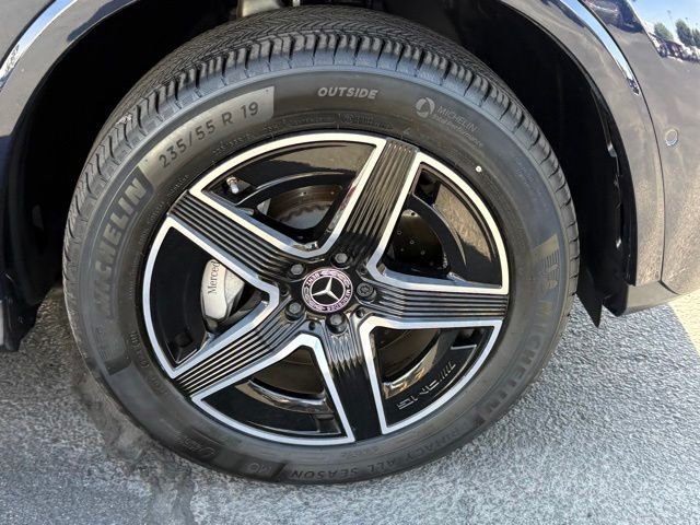 Certified Used 2023 Blue Mercedes-Benz GLC 300 image 31