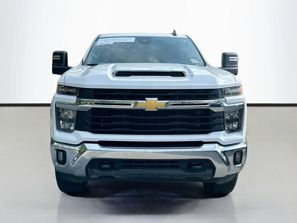 Used 2025 Summit White Chevrolet LT image 2