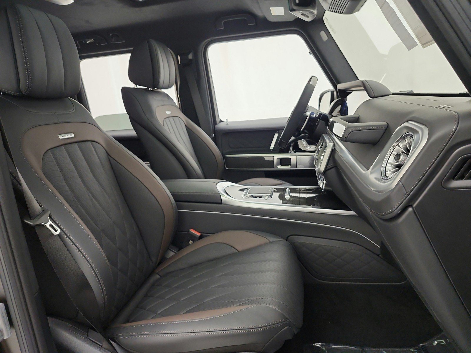 New 2027 MANUFAKTUR Dakota Brown Magno Mercedes-Benz AMG® G 63 SUV image 14