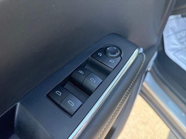 Used 2025 Silver GMC Elevation image 11