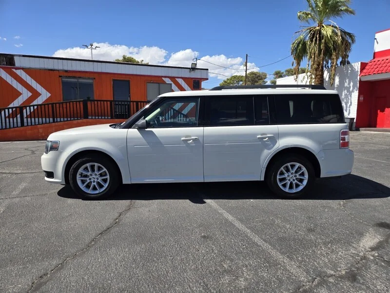Used 2014 WHITE SUEDE Ford SE image 2