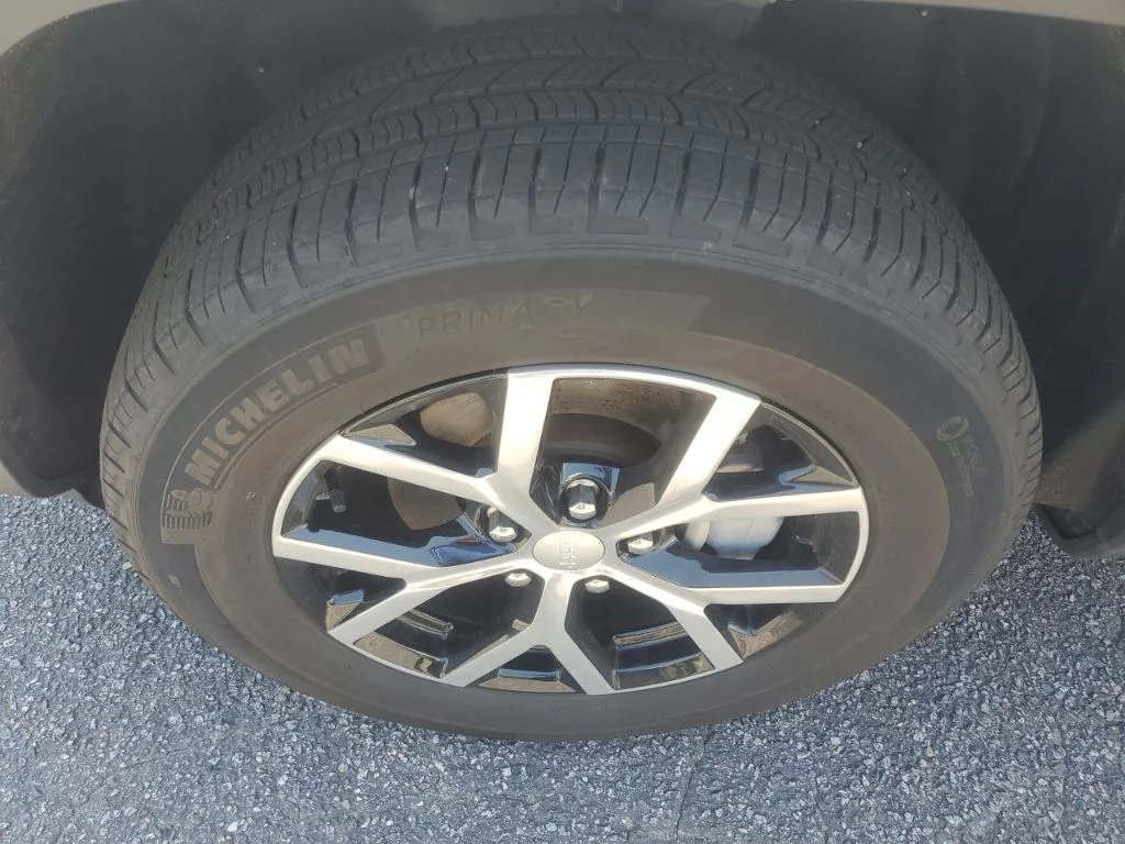 Used 2023 White Jeep Limited image 12