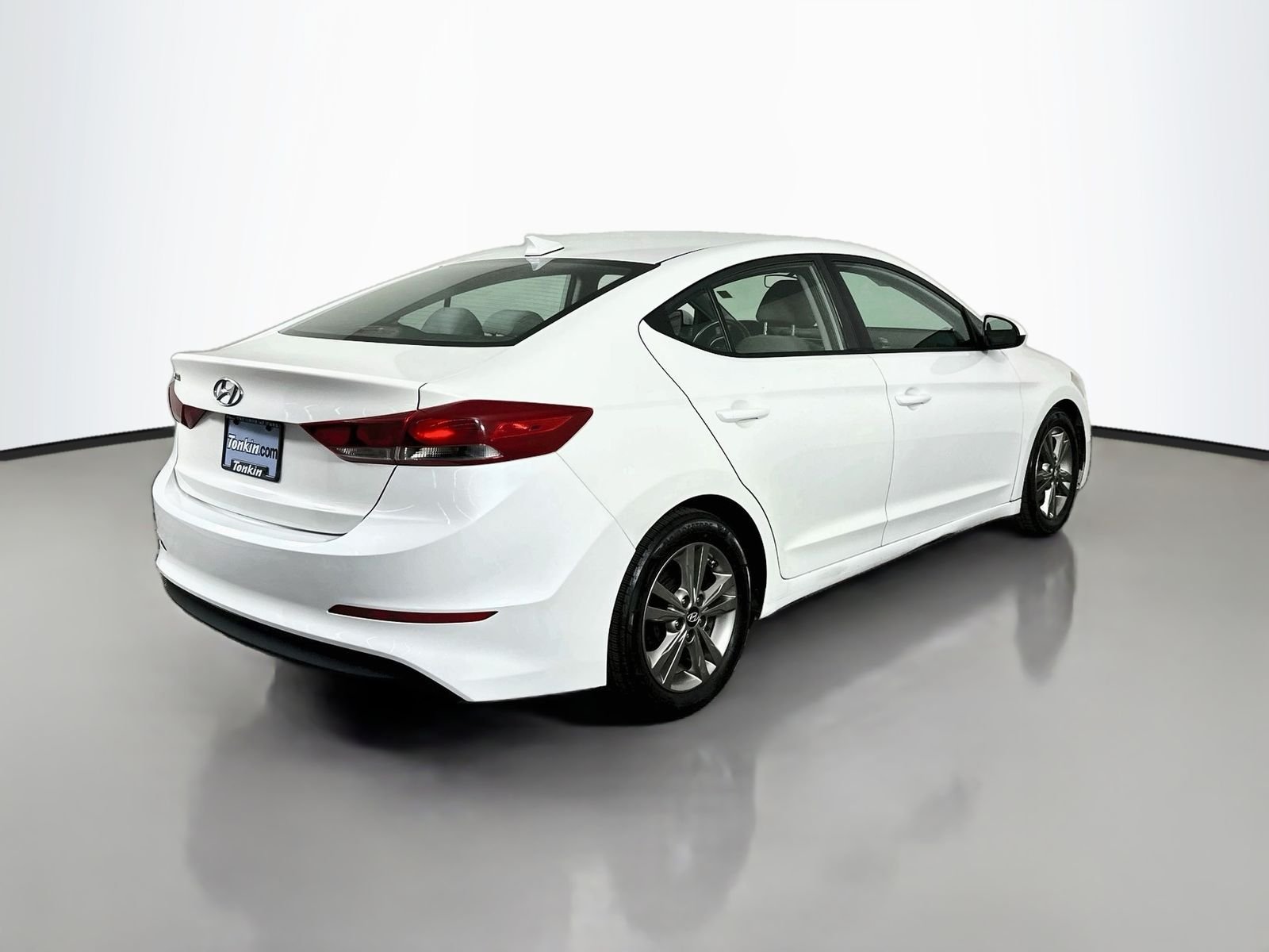 Used 2017 Quartz White Pearl Hyundai SE image 8