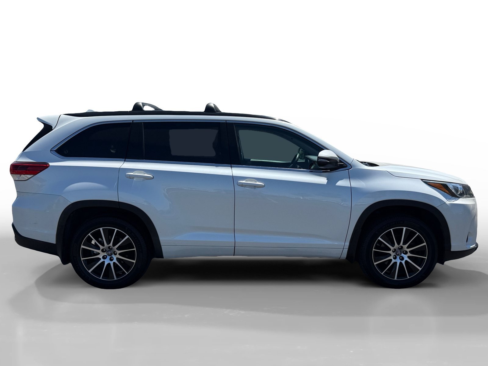 Used 2018 Blizzard Pearl Toyota SE image 6
