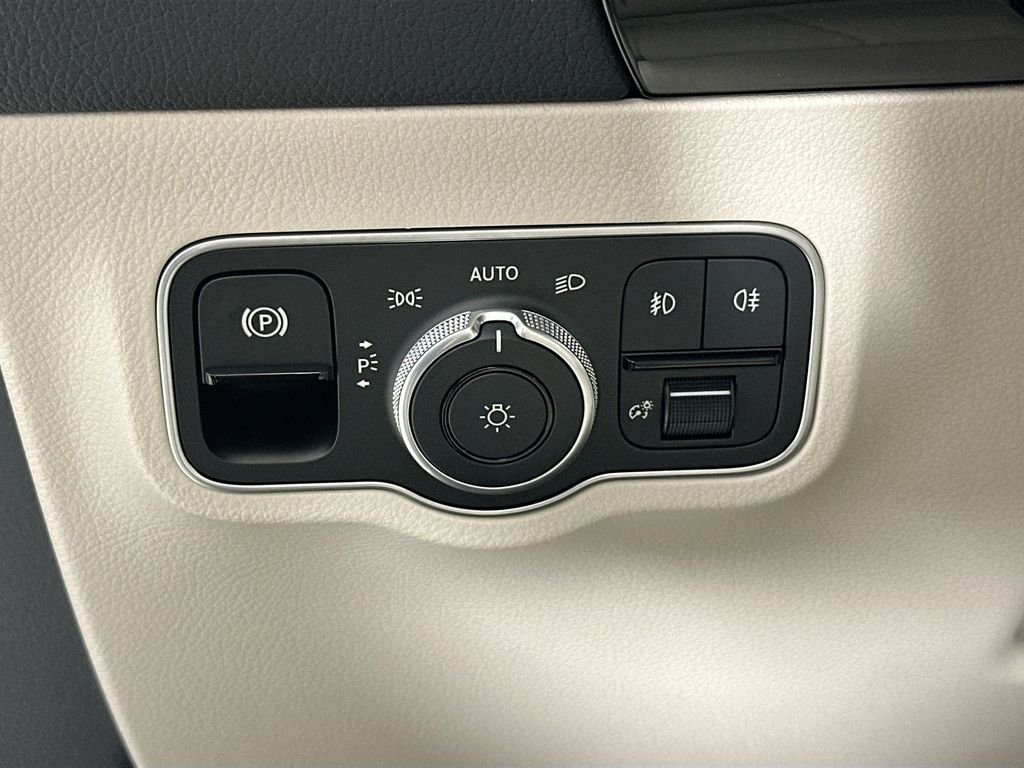 New 2026 Mountain Grey Metallic Mercedes-Benz GLA 250 image 10