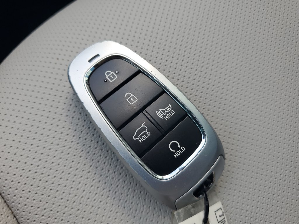 Used 2024 Silver Hyundai SEL image 25