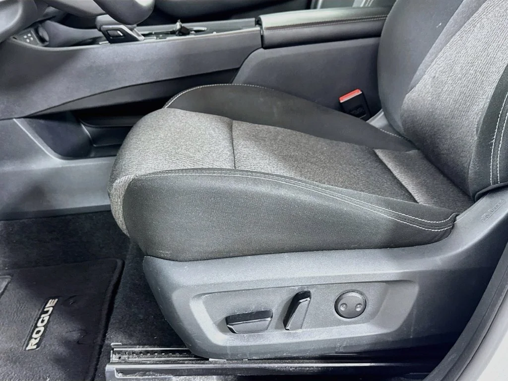 Used 2025 White Nissan SV image 22