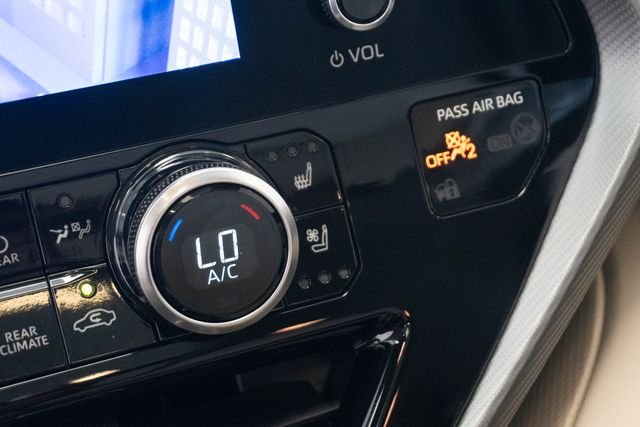 Used 2024  Toyota Platinum image 32