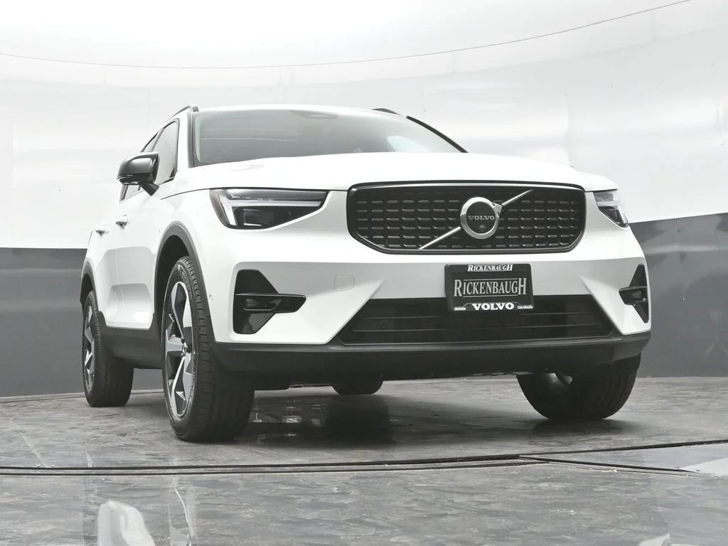 New 2026 Crystal White Volvo Plus image 22