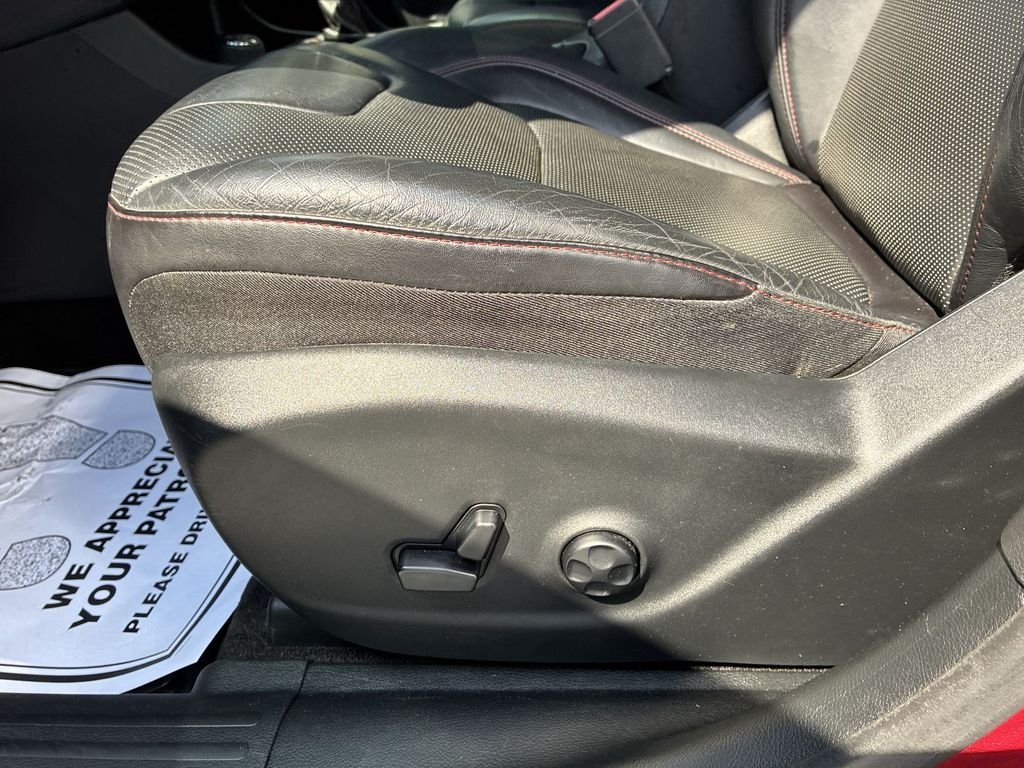 Used 2017 Red Jeep Trailhawk image 12