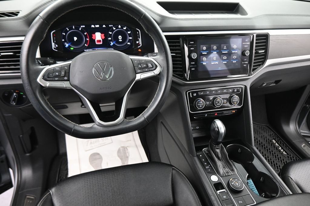 Used 2023 Silver Volkswagen 2.0T SE w/Technology image 40