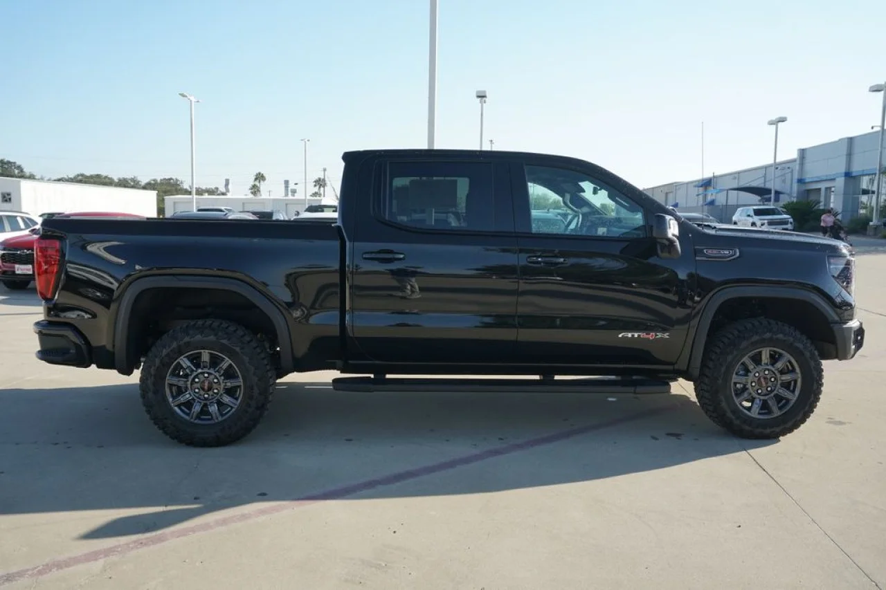 2026 GMC Sierra 1500 AT4X - Photo 4