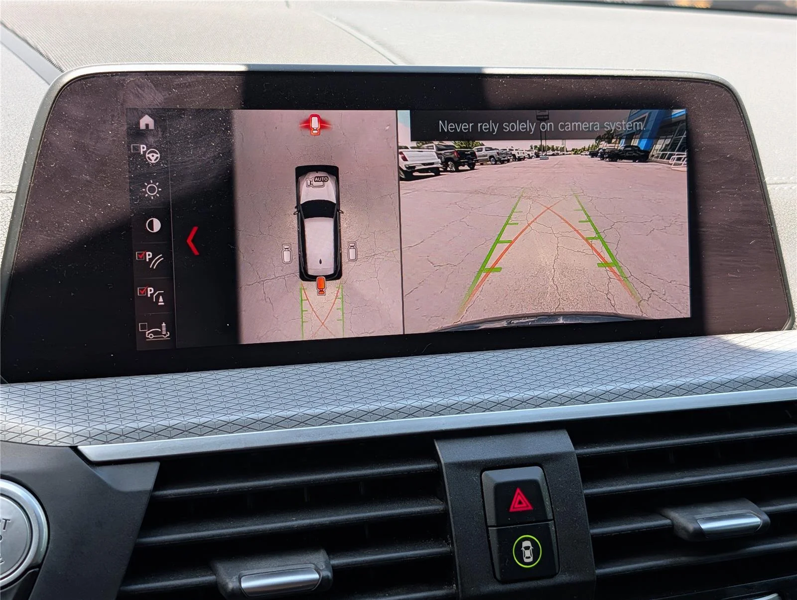 Used 2020 Black Sapphire Metallic BMW sDrive30i image 17