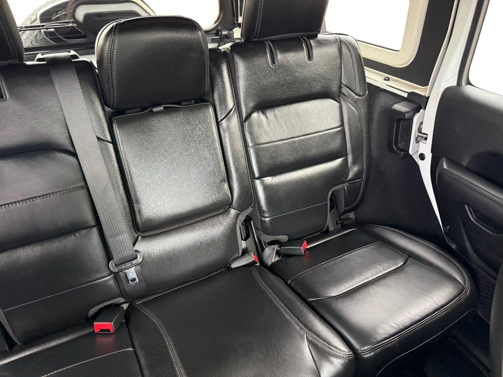 Used 2022 Bright White Clearcoat Jeep Unlimited Sahara Altitude image 18