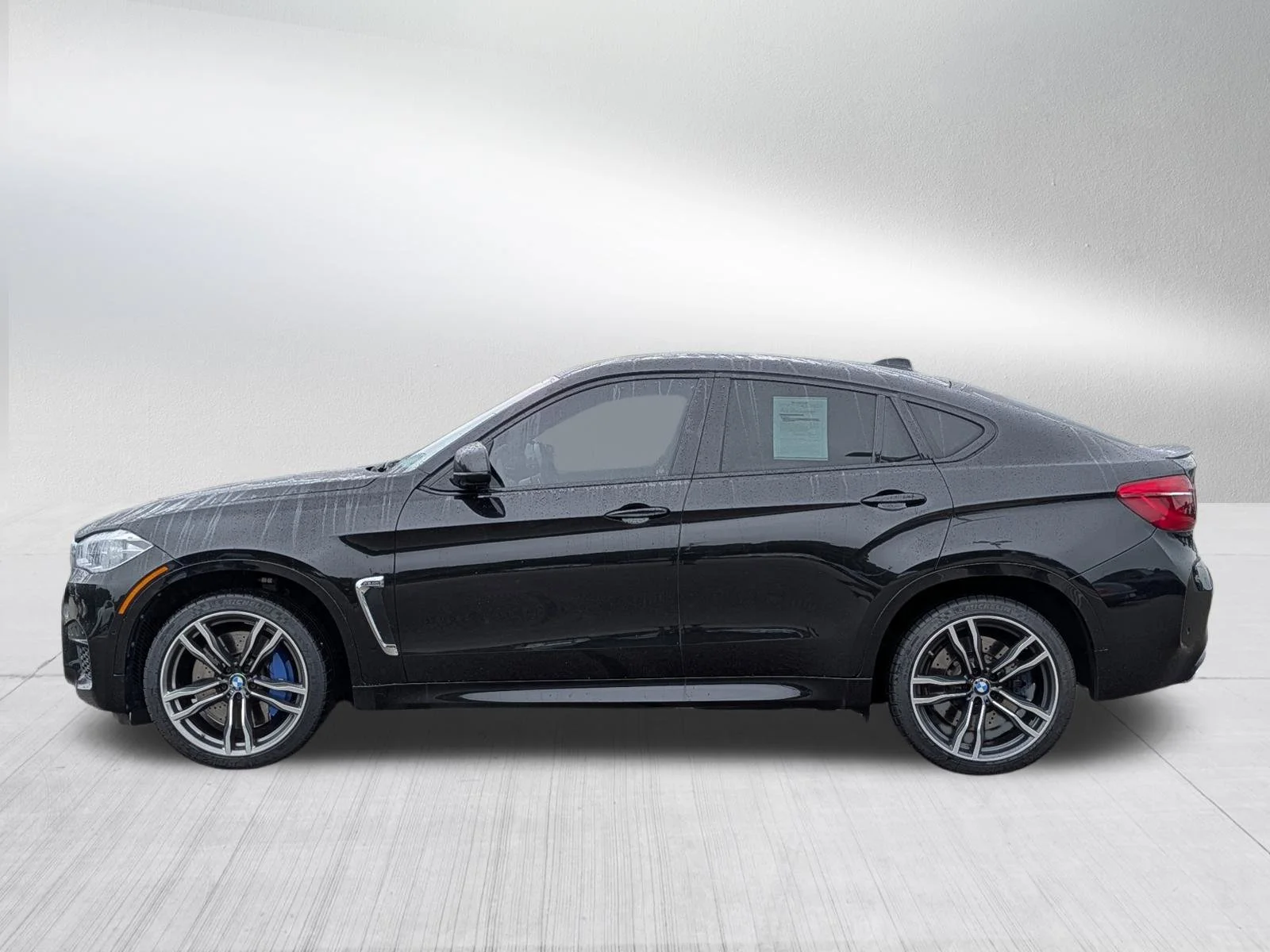 Used 2019 Black Sapphire Metallic BMW  image 4