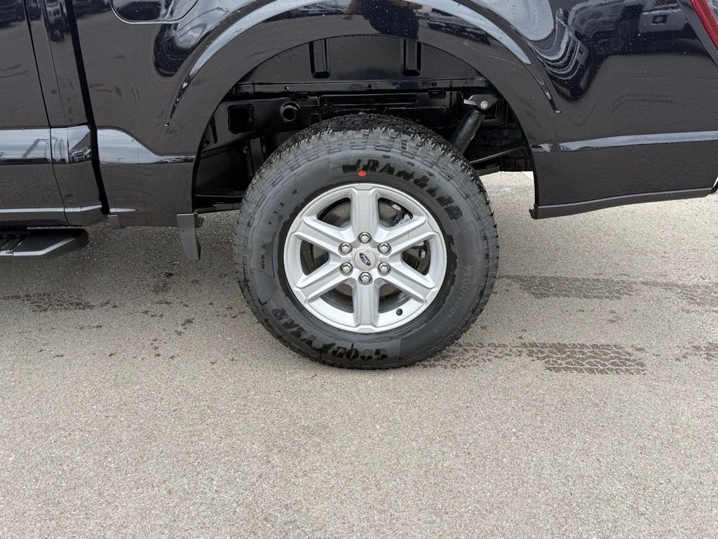 New 2026 Agate Black Metallic Ford XLT image 41