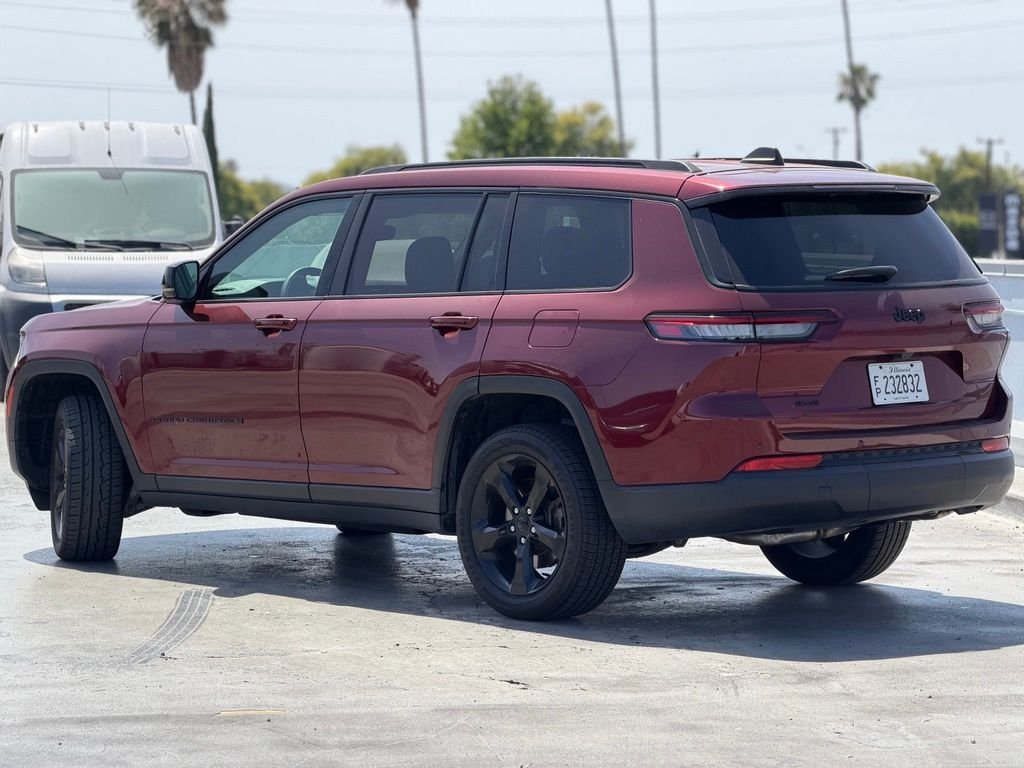 Used 2023 Velvet Jeep Altitude image 3