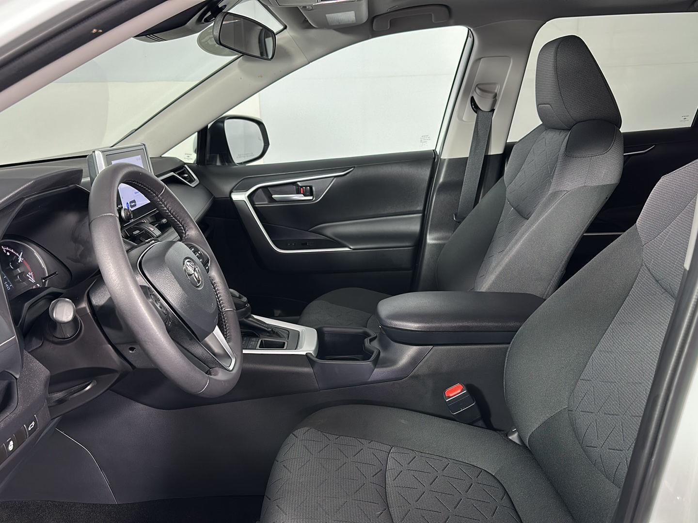 Used 2025 Ice Cap Toyota XLE image 6
