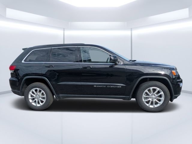 Used 2022 Black Jeep Laredo E image 2