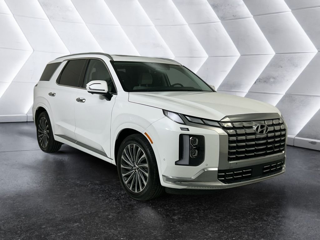 Used 2025 White Hyundai Calligraphy image 1