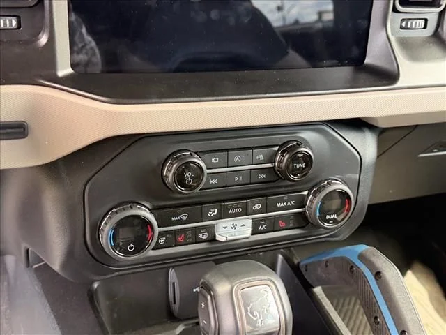 Used 2023 Gray Ford Wildtrak image 24