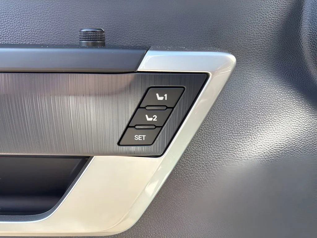 Used 2025 Wind Chill Pearl Toyota Platinum image 30