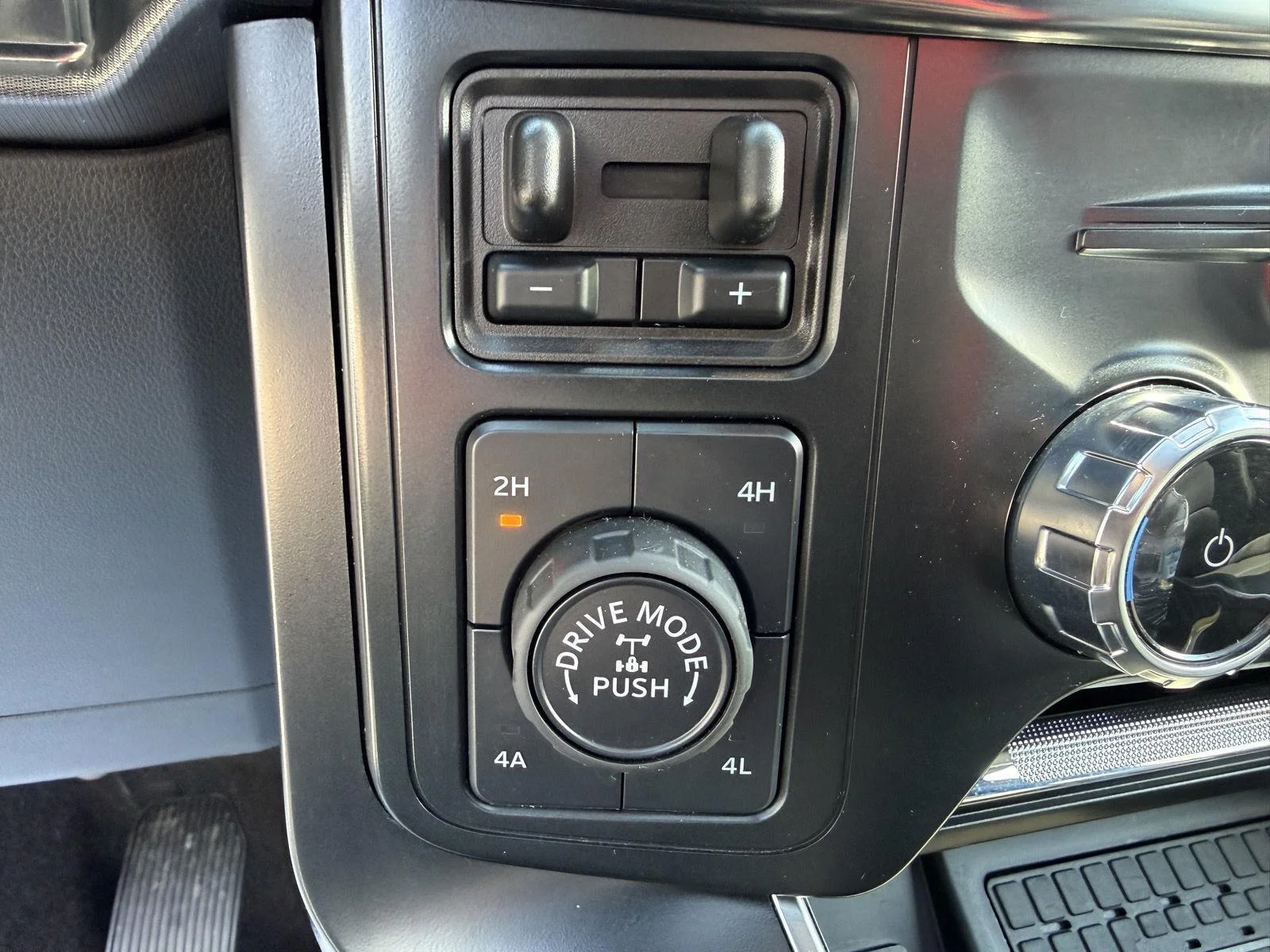 Used 2024 Avalanche Gray Ford Raptor image 13