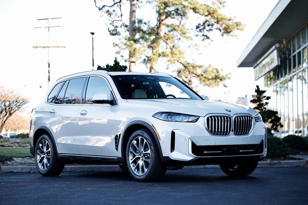 2026 BMW X5 xDrive50e's photo