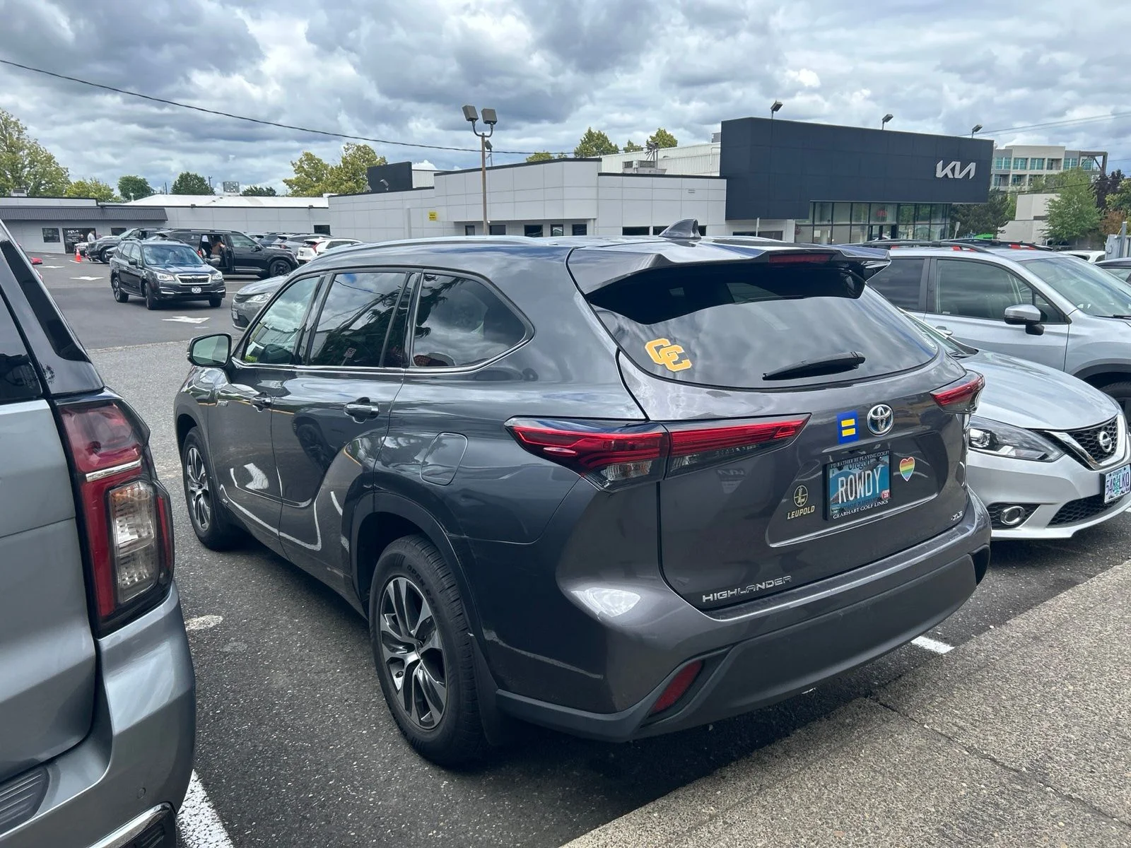 Used 2021 Magnetic Gray Metallic Toyota XLE image 4