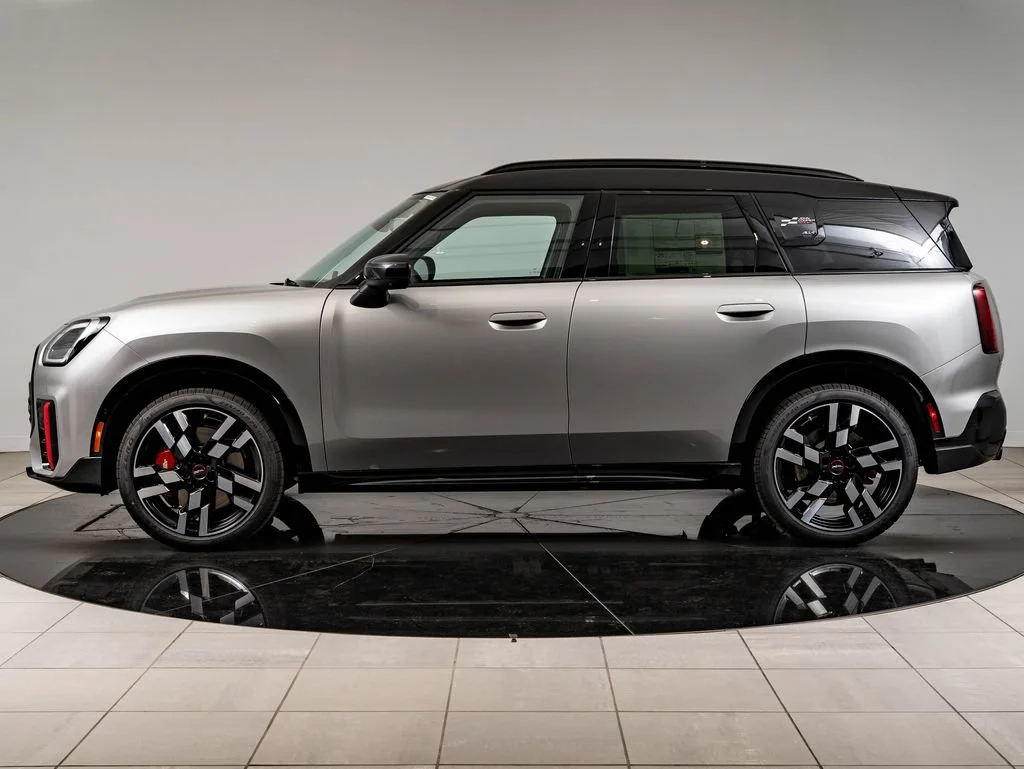 New 2027 Silver MINI Iconic image 5