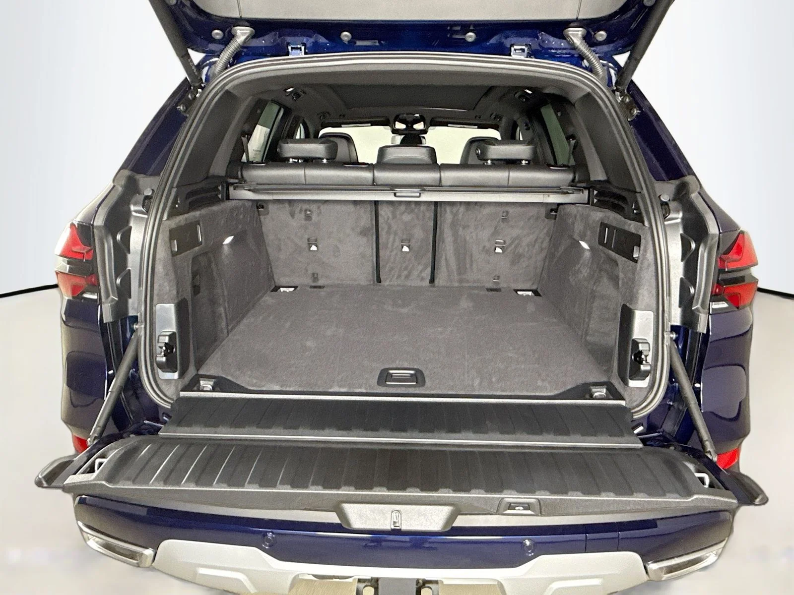 Used 2026 Tanzanite Blue II Metallic BMW sDrive40i image 28