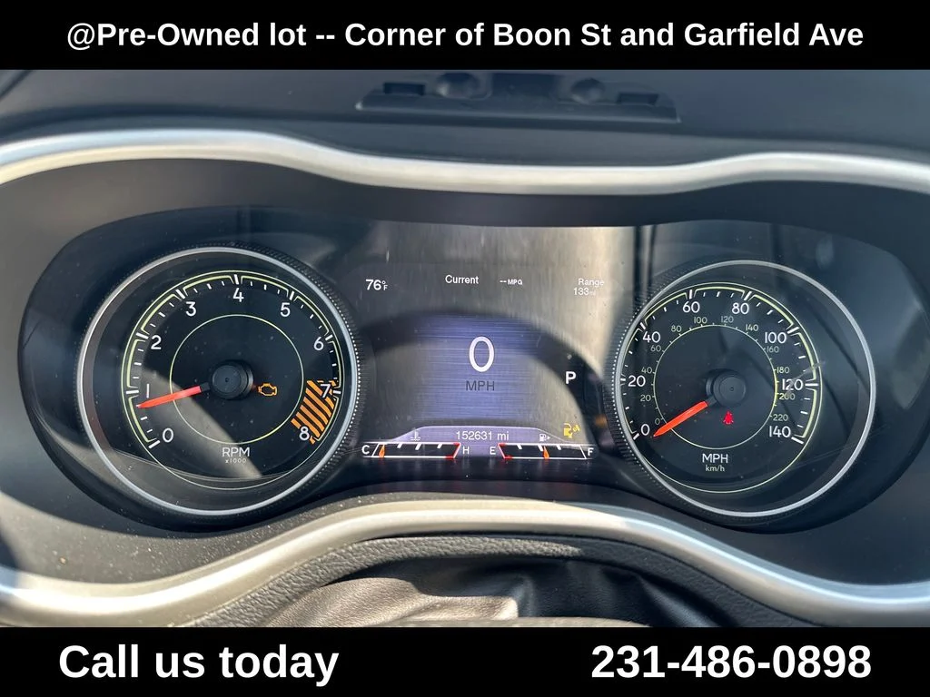 Used 2015 Orange Jeep Trailhawk image 21