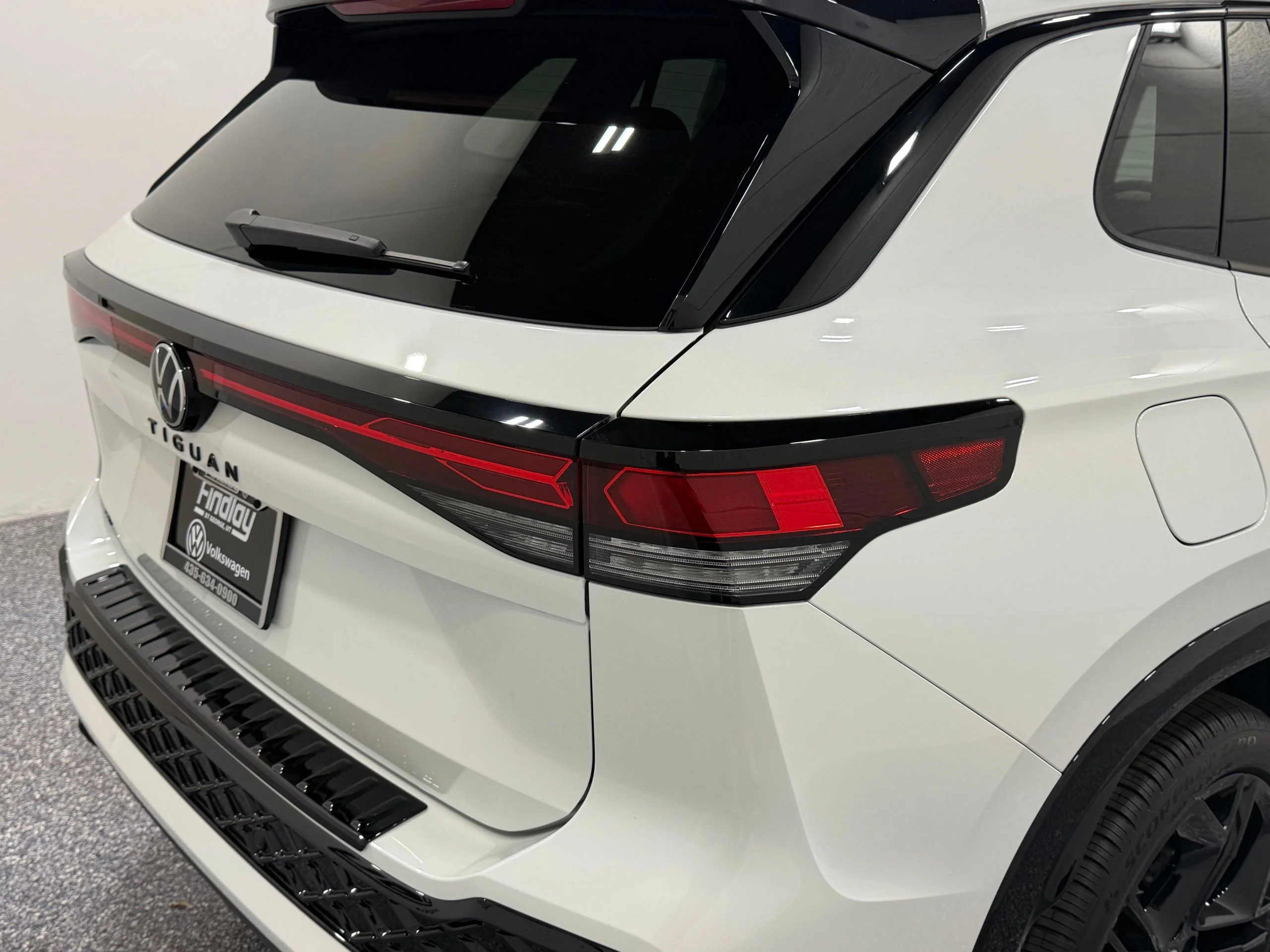 New 2026 White Volkswagen SE R-Line Black image 17