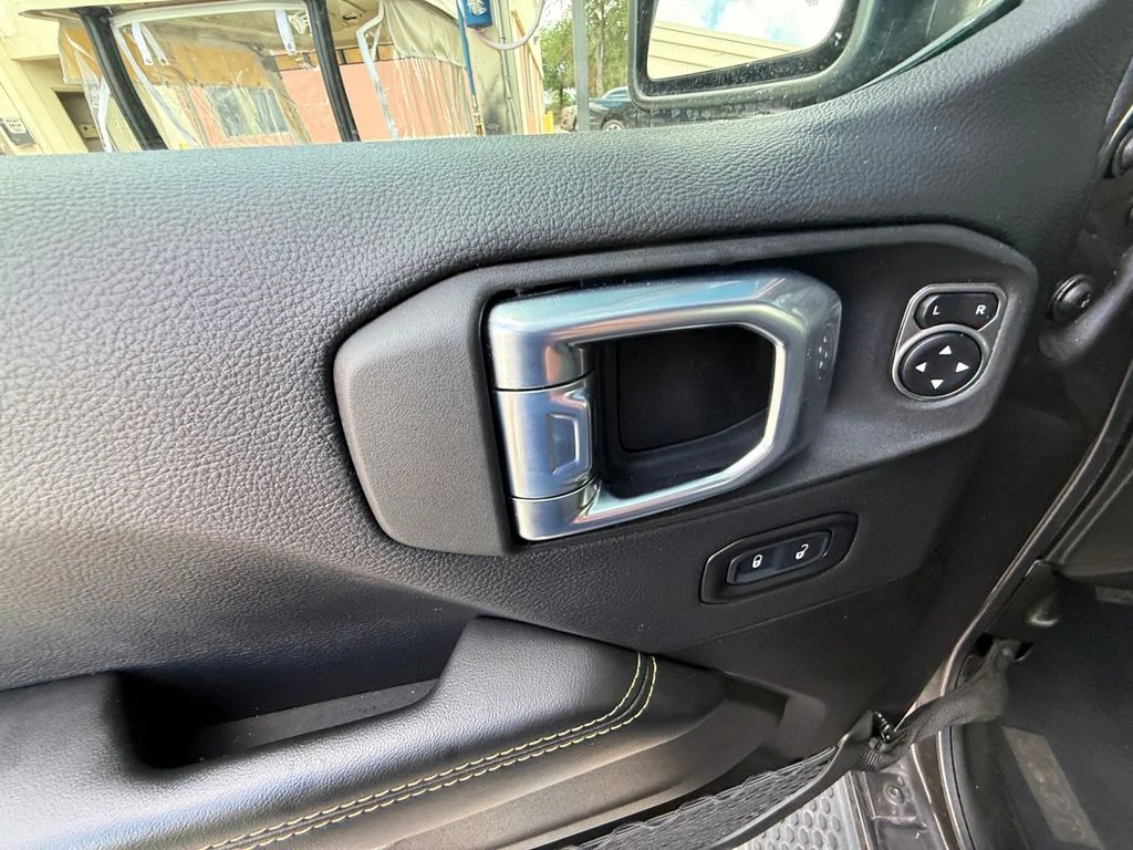 Used 2026 Gray Jeep Sahara image 11