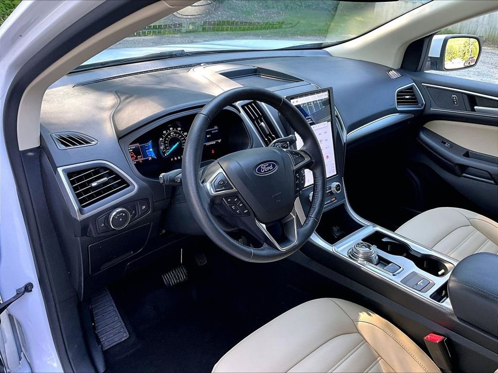 Used 2022 White Ford SEL image 8