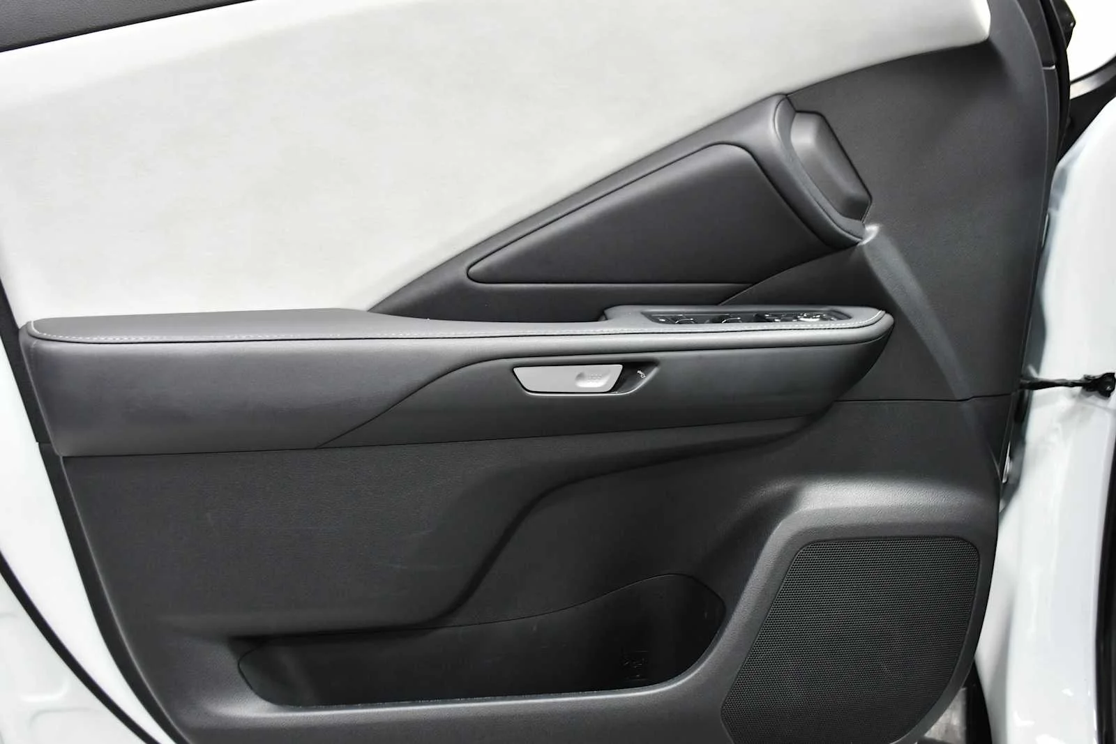 Used 2025 Wind Chill Pearl Lexus Premium image 14