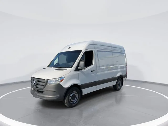 Used 2025 White Mercedes-Benz Cargo 144 WB image 4