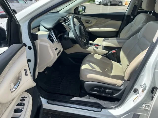 Used 2021 Pearl White Tricoat Nissan SL image 16