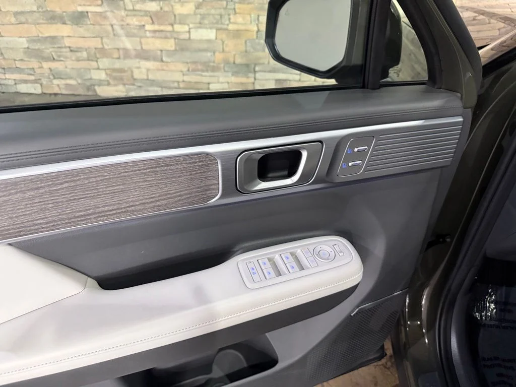 Used 2026 Green Hyundai Limited image 10