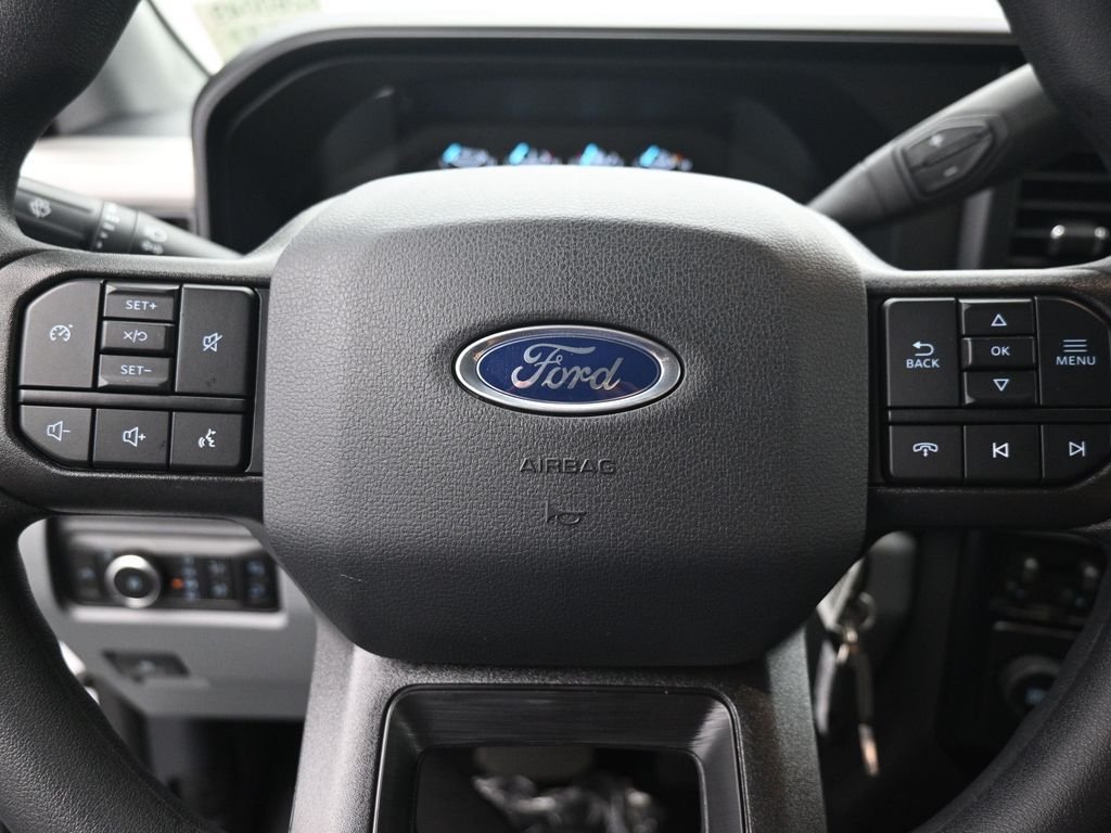New 2026 Oxford White Ford XLT image 11