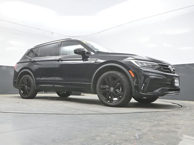 Used 2022 Black Volkswagen 2.0T SE R-Line Black image 25