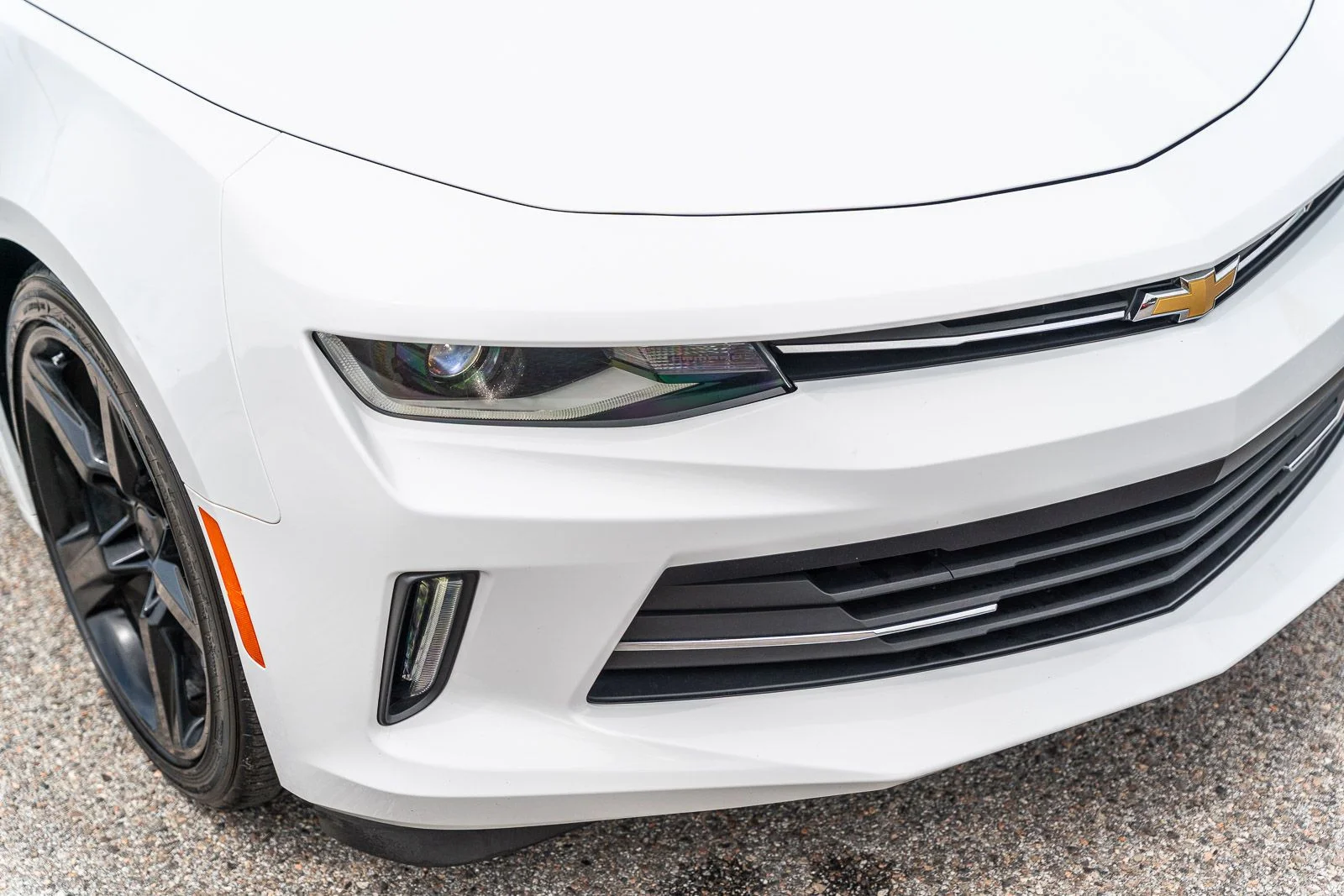 Used 2017 White Chevrolet 2LT image 9