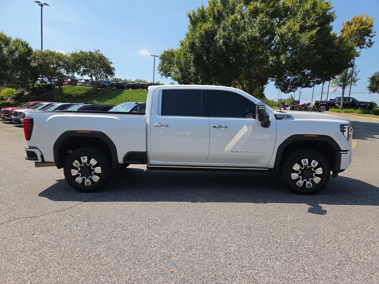 Used 2024 White Frost Tricoat GMC Denali image 9