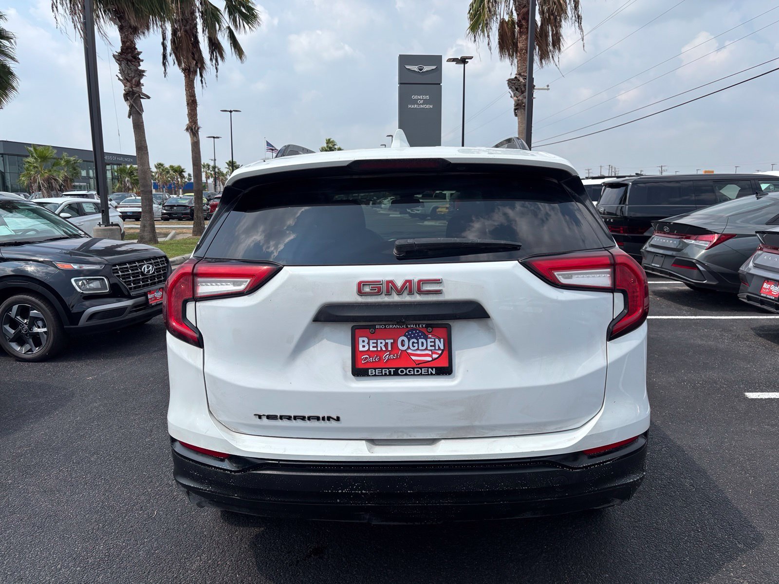 Used 2024 White GMC SLE image 5