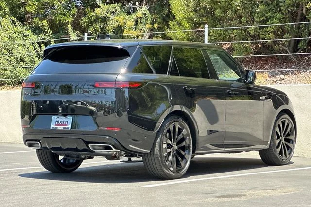 New 2026 Santorini Black Land Rover Dynamic SE image 5