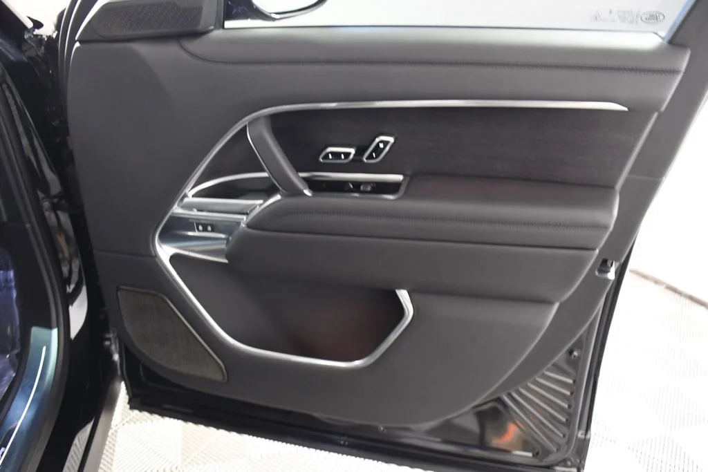 Used 2025 Santorini Black Metallic Land Rover Autobiography image 17