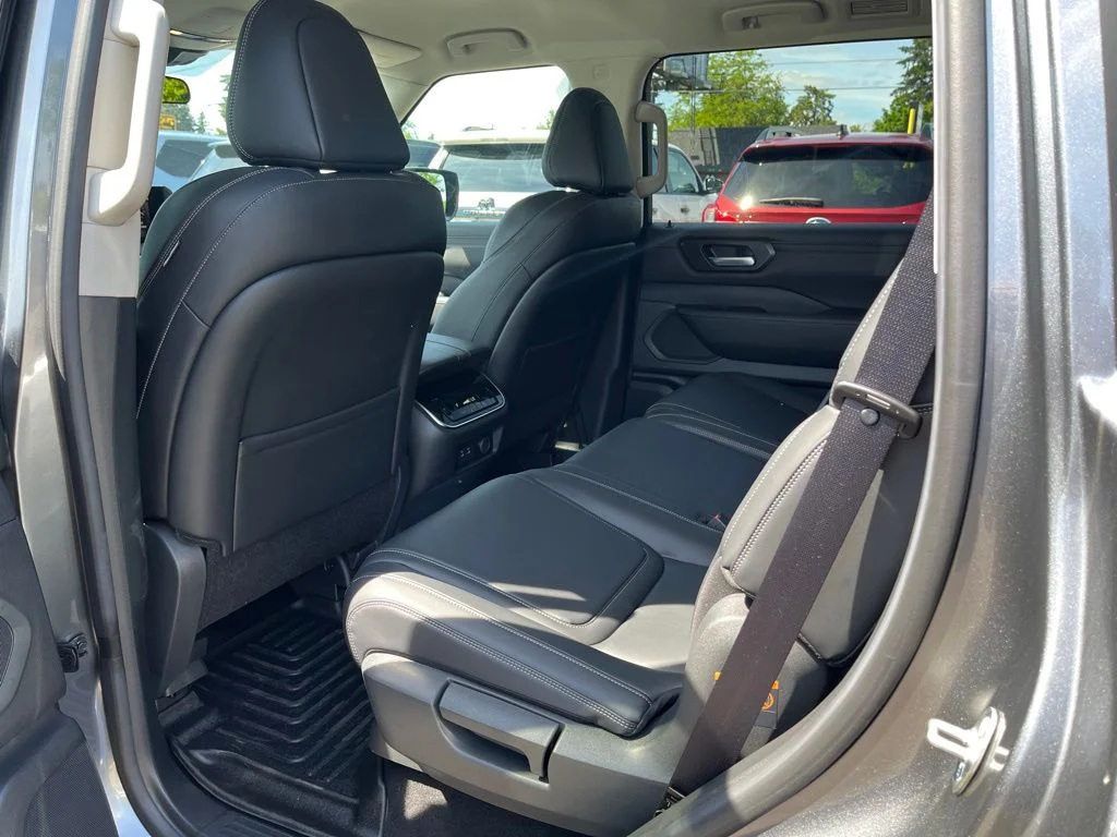 Used 2025 Gray Nissan SV image 12