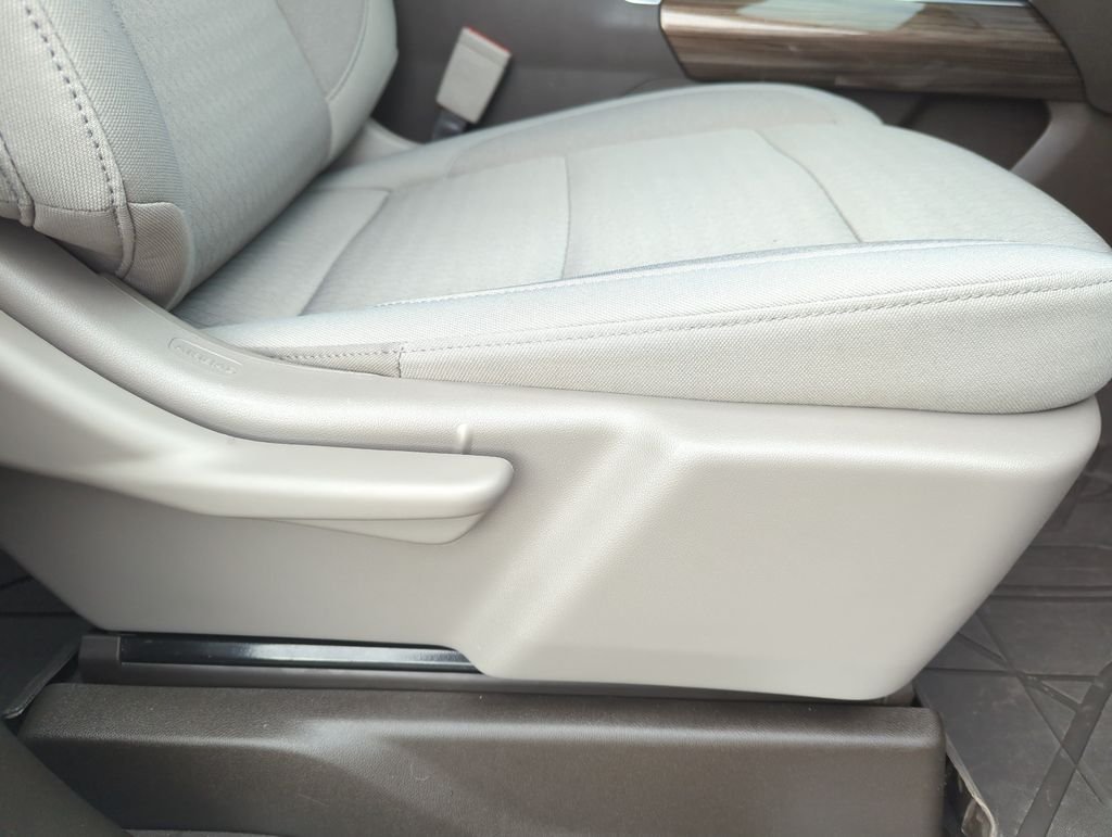 Used 2025 White Chevrolet RST image 34