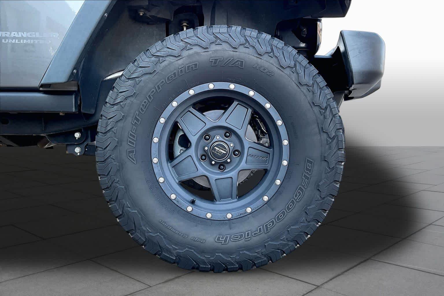 Used 2016 Granite Crystal Metallic Clearcoat Jeep Rubicon image 11