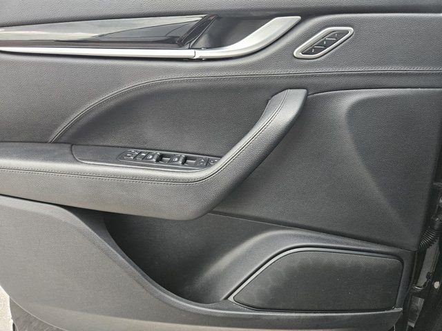 Used 2018  Maserati Base image 24